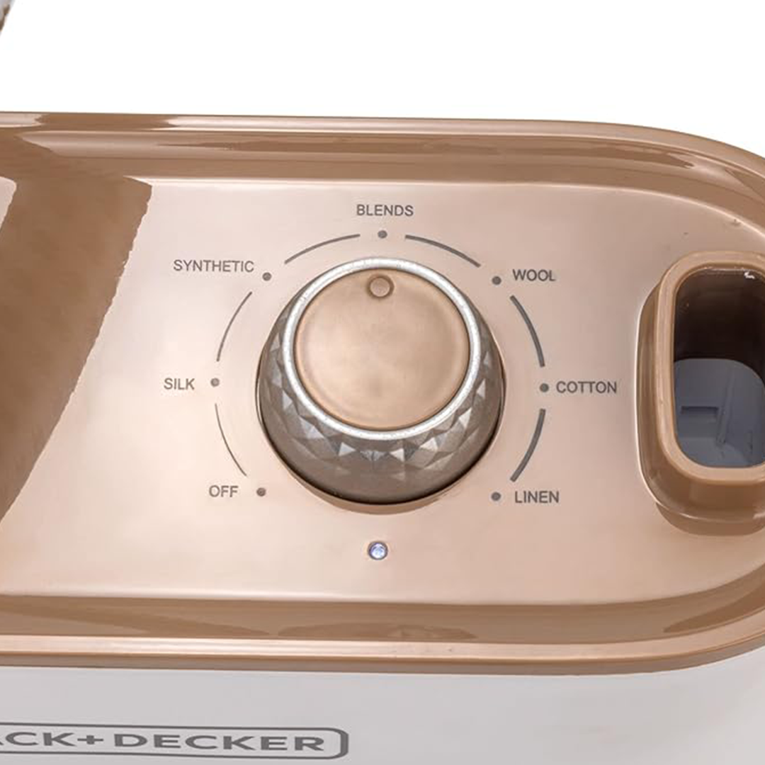 مكواة بخار للملابس من بلاك + ديكر بقوة 2400 وات هي حل عملي وسريع لإزالة التجاعيد من الملابس