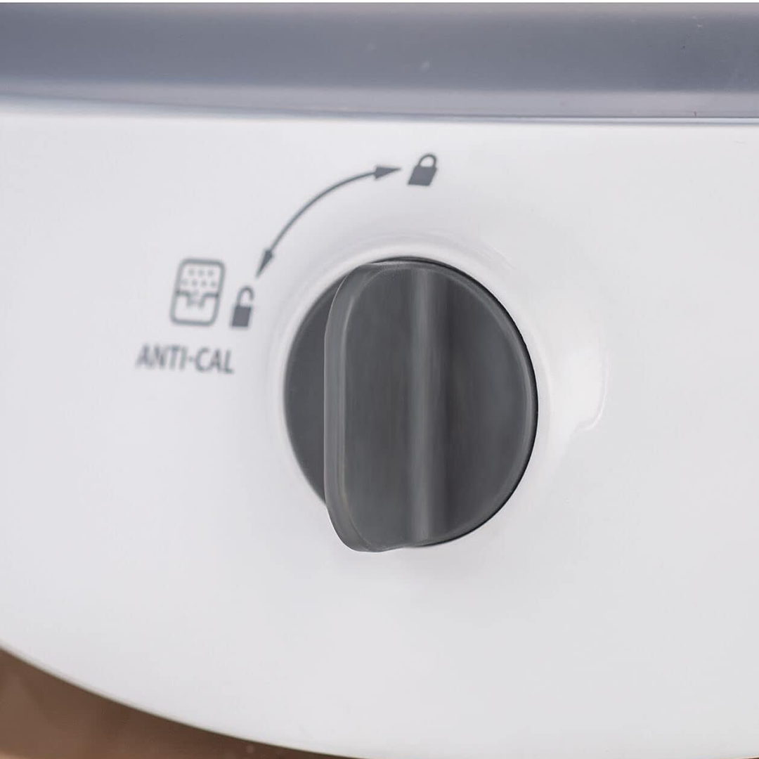 مكواة بخار للملابس من بلاك + ديكر بقوة 2400 وات هي حل عملي وسريع لإزالة التجاعيد من الملابس